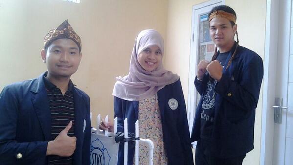 "Mantap@megameun: Rebo nyunda kelurahan <a href="/KKarasak/">kelurahan karasak</a> <a href="/ridwankamil/">Ridwan Kamil</a> cc <a href="/ramaadanny/">Ramadhani Satrio</a> <a href="/Mr_Parawangsa/">RACHMAT PARAWANGSA</a> "