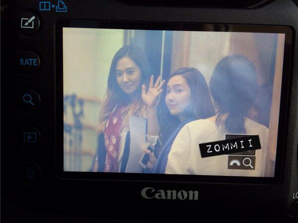 [PIC][12-03-2014]Yuri - Jessica và SeoHyun xuất hiện tại 2 chương trình Radio "SBS PowerFM Kim ChangRyul Old School" và "KBS Cool FM Jo Jungchi & Harim's 2 O'clock" vào chiều nay BigLfvDCIAAuUzK