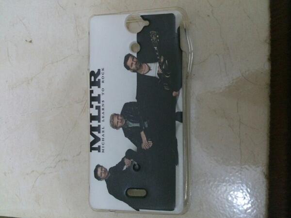 anindhh's tweet photo. I want too :"( “@Poetri_HolmesTT: My phone softcase :D love it!!!! @OFFICIALMLTR http://t.co/wsvuFjrBKY”