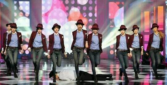 SoneINABarat's tweet photo. [SBS MTV "The Show"]

Girls' Generation membawakan 'Mr.Mr' di SBS MTV " The Show" http://t.co/gCG8Su9hN0