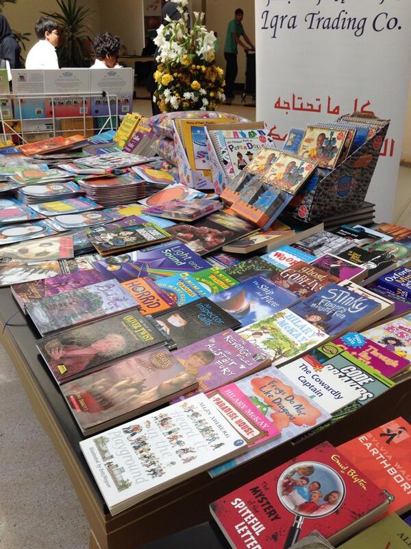 Hassan_alsai's tweet photo. كتب منوعة ومناسبة لجميع الاعمار 
في معرض النور للكتاب ٌ.. ادعوكم لزيارته http://t.co/2kc6H8o4P4