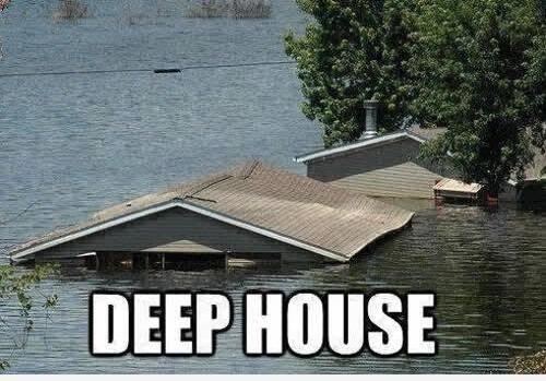 Meme house. Розовый и черный дом Мем. Хаус музыка Мем. Happy House Мем. Flood Мем на английском.