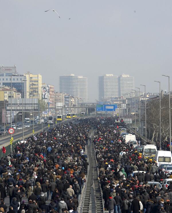E-5'te onbinler #BerkinElvan için yürüyor bit.ly/1kLhTPh