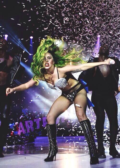 Foreverlove5252's tweet photo. i LOVE this pic’s Hair Color
she got a swag<333
#LadyGaGa http://t.co/5vCsJX6W0H