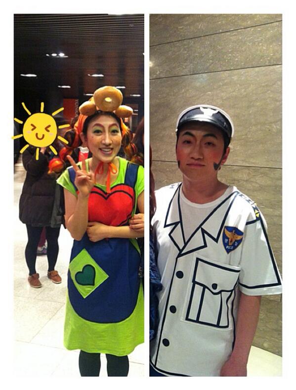 '유쾌한 하녀 마리사' 깔깔깔 웃다보면 어느새 극이 끝나있다. 독특한 헤어스타일, 무대 의상. 극이 끝난 후 관객들에게 인사하는 마리사 이은 배우 얀커 순경 이창훈 배우와 사진도 찍음.