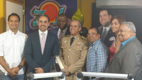 laluzjose's tweet photo. Celebrando el 2do aniversario se @soldelamañard http://t.co/Nrk89FtM0s