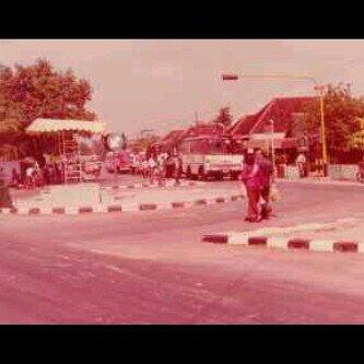 lmg_update's tweet photo. sekitar tugu adipura tempo doeloe http://t.co/vEE1bGMKVx
