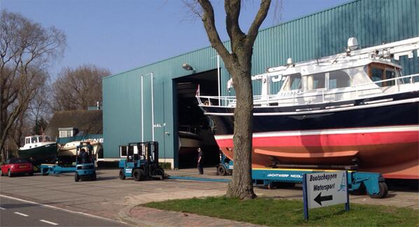 nicolaas_witsen's tweet image. De eerste boten gaan de winterstalling uit en het water weer in! #bootstalling #jachtstalling #jachtwerf #nicwitsen