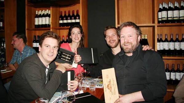 De trotse winnaars van de geslaagde eerste editie van de WINELIFE Pubquiz! <a href="/WijncafeUtrecht/">Lefebvre</a>