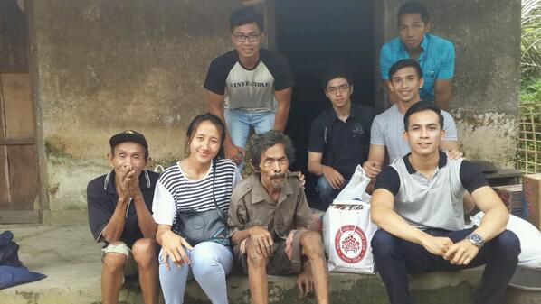 allandew's tweet photo. Tag @Lmen "@LMenBali: Mereka adlh kakek Tuli dan Buta yg tdk punya keluarga lg, mdh2an sembako yg kmi berikan berguna http://t.co/LHRKJSfq2c