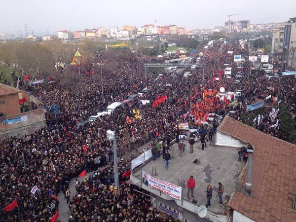 Şişli'ye doğru yürüyüşten bir kare Berkin'in hesabını sormakta kararlı on binler var bit.ly/1njfCgb