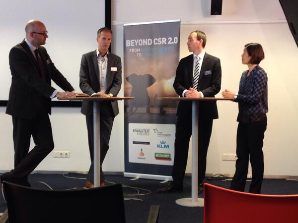 EvaKosto's tweet image. Paneldiscussie #beyondcsr olv @larsmoratis deelnemers #KLM #alliander #rabobank