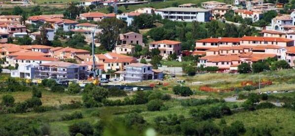 VisitOlbia's tweet photo. Budoni: 36enne si da' fuoco...Lascia marito e due figli
http://t.co/HbV4wG9AJ2 http://t.co/s4RRDSJBD7