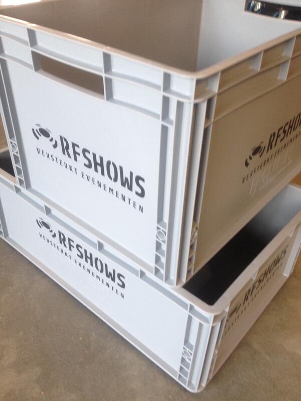 RFShows's tweet photo. Het nieuwe logo is niet meer weg te denken op onze spullen! http://t.co/uqAdsMEI0b