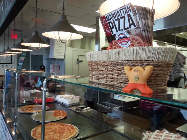 AccessibleMason's tweet photo. Late lunch, #ATIArtie? No problem. @Manhattan_Pizza @GeorgeMasonU has you covered. http://t.co/LQnAhrIYgZ