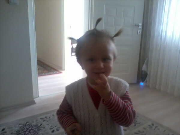 Hahah saçlara bak (: Kurban olduğumun sevimlisii :*)