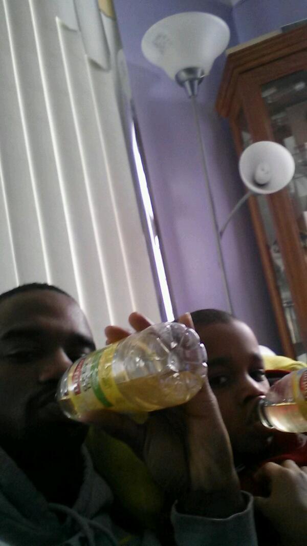 WhiteBuffz's tweet image. #SplitImage