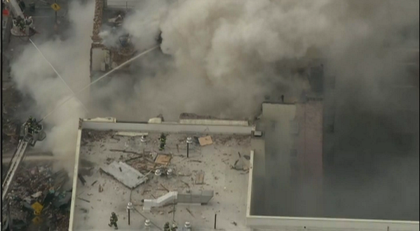 BreakngNewsPhtg's tweet image. RT @VRizzoSports PHOTO: Scene of partial building collapse and fire in northern Manhattan via @NBCNewYork