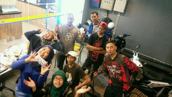 tuitKJS's tweet photo. #selfie #GGG ditraktir junior manager @ministopindo http://t.co/wYbh5tjaNR