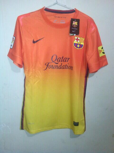 Indo_Iniesta's tweet photo. Di JUAL "Barang Baru"| Jersey PI Barcelona away musim 2012/13 + patch tv3 | size M | Harga 105k | Minat? Mention/DM http://t.co/0sIpfaHVkB
