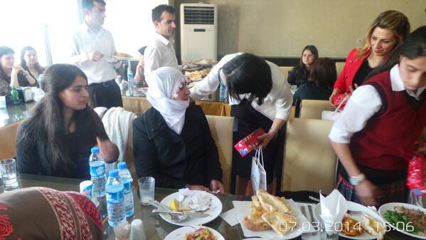 Hanımefendi Arzu Güleryüz MARAŞLI şehit,gazi yakınları ve gönül elçileriyle 8 Mart sebebiyle yemekte bir araya geldi.