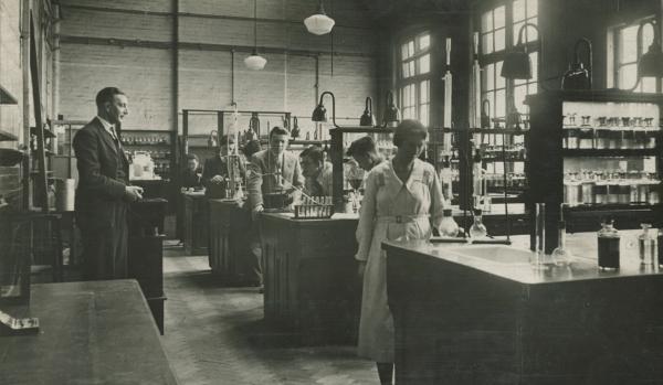 historicalLDN's tweet photo. 1884. London Metropolitan University. http://t.co/2tnEcusVF0