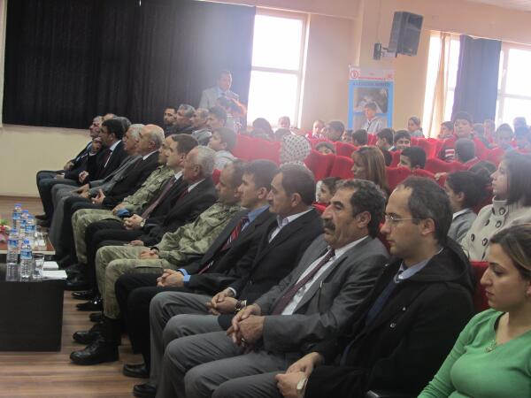 12 Mart İstiklal Marşı’nın Kabulü ve Mehmet Akif Ersoy’u Anma günü nedeniyle ilçemizde bir anma programı düzenlendi.