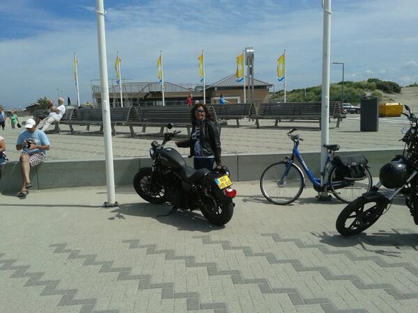 LoesStok72's tweet photo. Lekker motorrijden http://t.co/KVHXkFDzlU