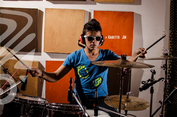 JAGMAKU's tweet photo. Hoy celebramos y felicitamos a nuestro baterista @cabeto842 en su cumpleaños !!! Bendiciones en tu día!!! http://t.co/PNU44rTtgd