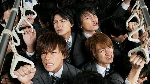 ksmyksmy25's tweet photo. 『  でも俺らいないと お前ら輝けない  』

#このワンフレーズでなんの曲かわかった人RT http://t.co/WJhZ0LXiJN