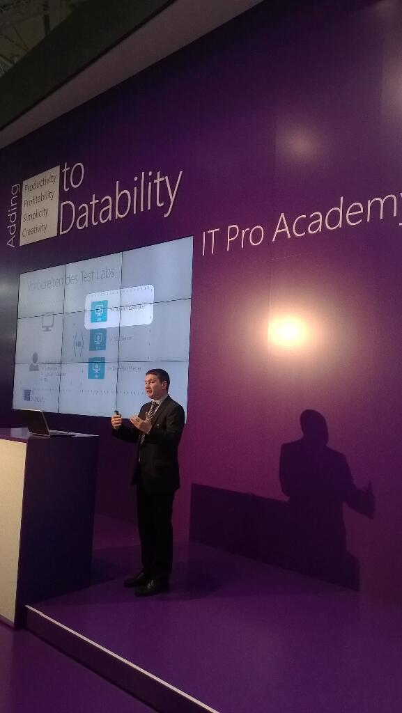kjswizzz's tweet image. IT Pro Academy auf der CeBIT - Peter Kirchner zu Test Labs auf Azure. Gleich SMB 3.0, morgen mehr. #microsoftadding