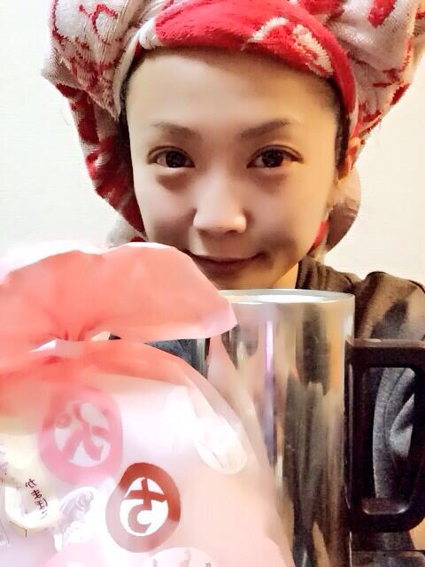 一人酒（≧&nabla;≦） 今日頂いた差し入れをつまみにしました(*^_^*) ありがとうございます（≧&nabla;≦） http://t.co/UVBaezym6A