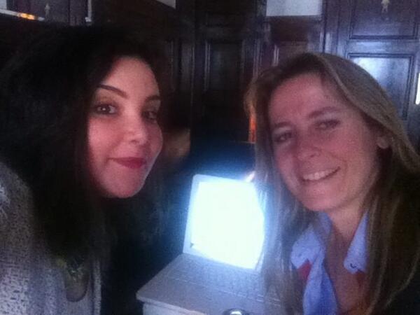 Selfie de travail avec notre top chargée de la communication institutionnelle et relation médias Yasmine Bouzenad ;-)