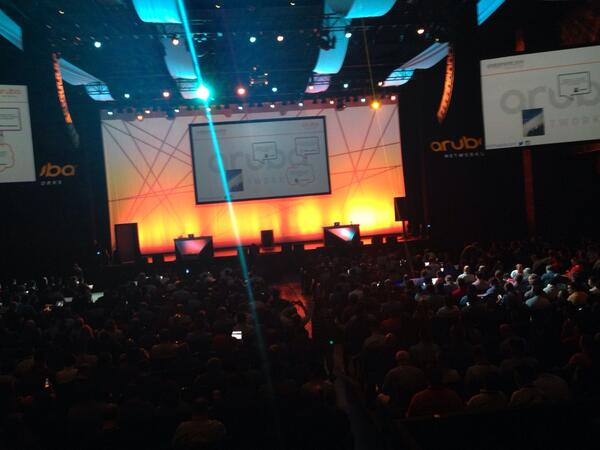vivekkhemani's tweet photo. Day 3 at #arubasummit - much bigger room, many more people. Welcome to Aruba Atmosphere. #airheadsconf http://t.co/DoXmwkrYuf