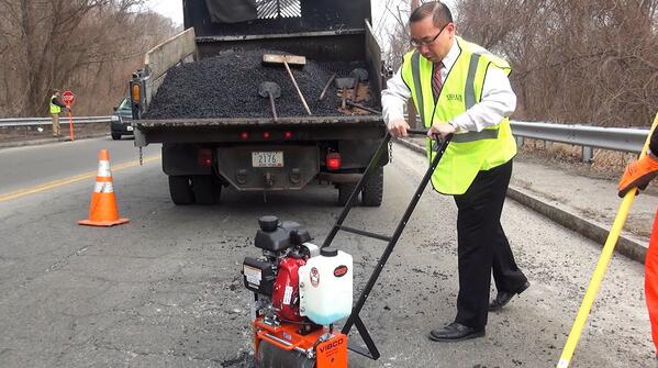 PotholeFreeUSA's tweet image. @MayorFung Had a great time fixing #potholes in Cranston - awesome picture! Thanks for coming out...