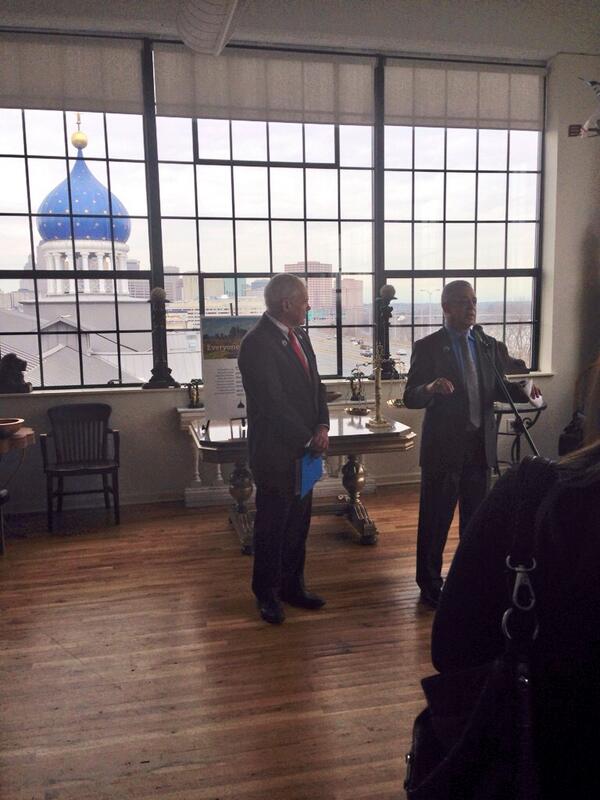 iconnect_hartCT's tweet photo. Hartford's continued support of #entrepreneurs. @HartfordMayor announcing the #SC2Hartford program at Colt. http://t.co/9Y0WZwYxm2