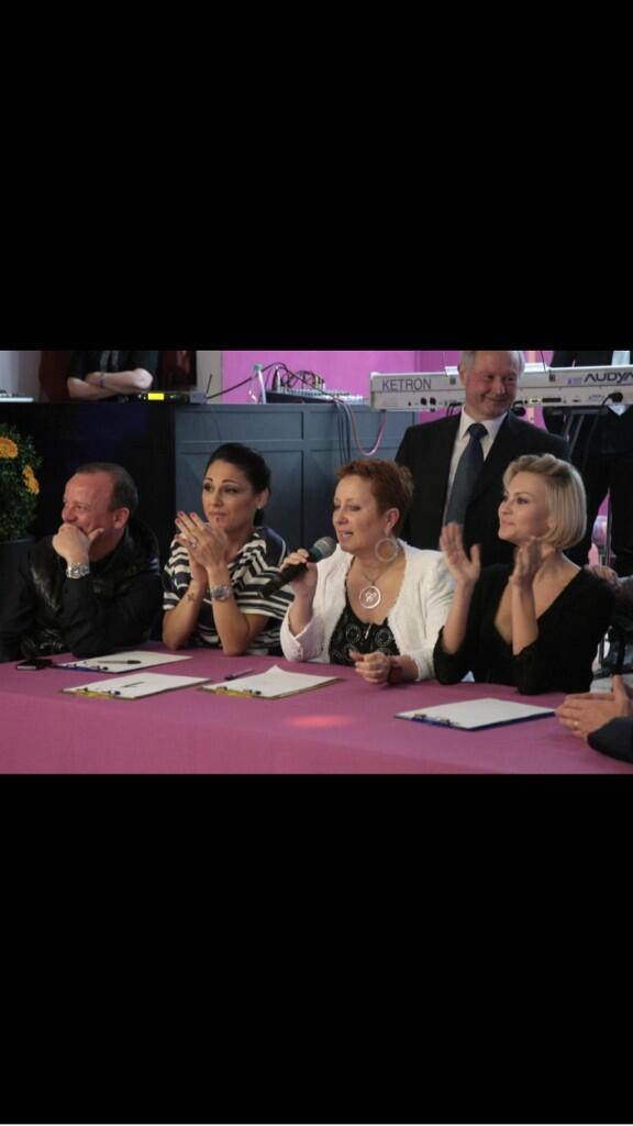YuliaMusikhina's tweet photo. @CarolynSmith51 @_AnnaTatangelo_  Ci mancate :) http://t.co/hZZwkSCUfO