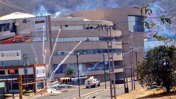 AnonymousVene10's tweet photo. Mañongo #12M #ResistenciaVzla http://t.co/Jy9xVXzYiZ