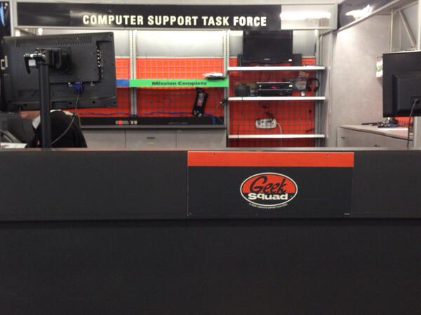 traceysfancy's tweet photo. Standing in line at GeekSquad. Hoping they can fix my computer issues.... :/ Otherwise it might be a very bleak day. http://t.co/kcGCxYM2e5