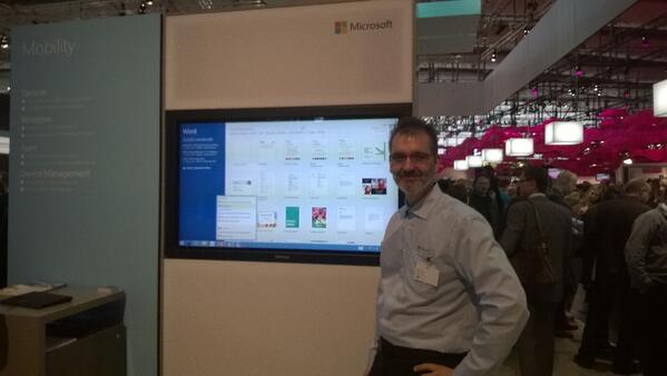 SenorFlo's tweet image. Der @MartinGeuss aka Dr. Windows am Microsoft-Stand. #microsoftadding #Cebit