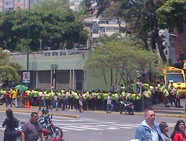 motum_magazine's tweet photo. via @Giorliana: metro plaza Venezuela http://t.co/JJA5XAoKuZ
