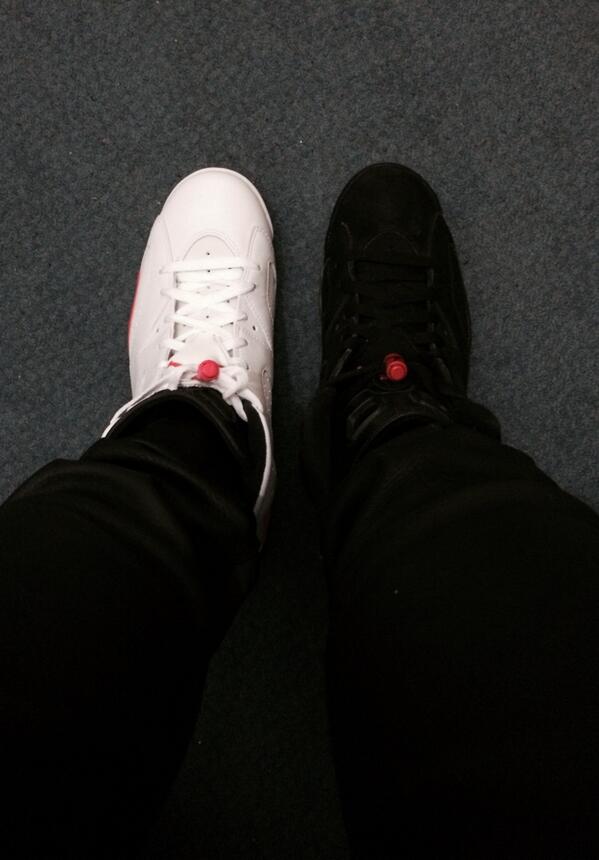 Alzidub's tweet photo. Infrared. Varsity red. ⚪️🔴⚫️🔴 @kicksonfire http://t.co/BNcVU9IdTm