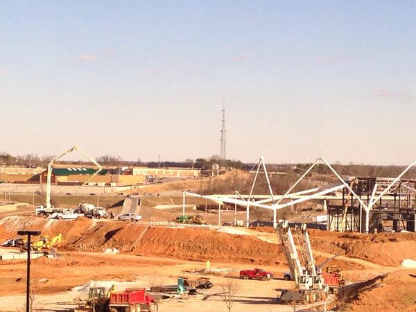 JeffPinnacle's tweet image. March 12 2014 Tune Concrete pouring away! #walmartamp #waltonartscenter @PinnacleCarSvc #PCS