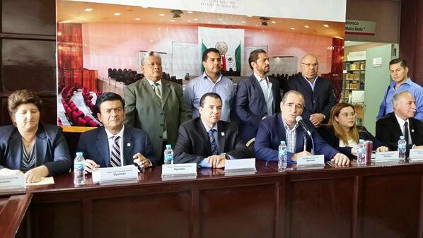 julenrementeria's tweet photo. En reunión @GLPANVeracruz con Alcaldes en el @CongresoVer #Xalapa #Veracruz http://t.co/M9l1YepyEd
