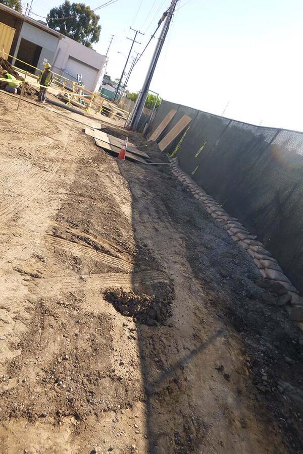 FFPXrdsSERF's tweet photo. Trenches filled in, others dug . . . getting closer http://t.co/ddgvrvBljS
