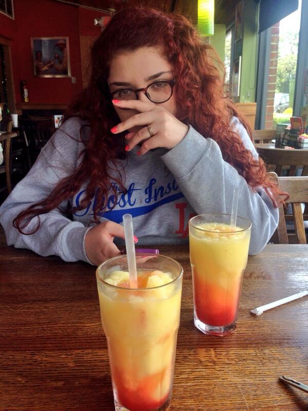 meghalod0n's tweet image. #wcw @unspxken_ @Applebees #mikeismyfave #mikeishot