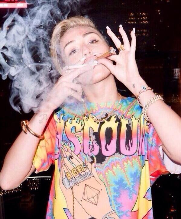 TheRealHorvy's tweet photo. #wcw @MileyCyrus #goddamn http://t.co/pbojczONhp