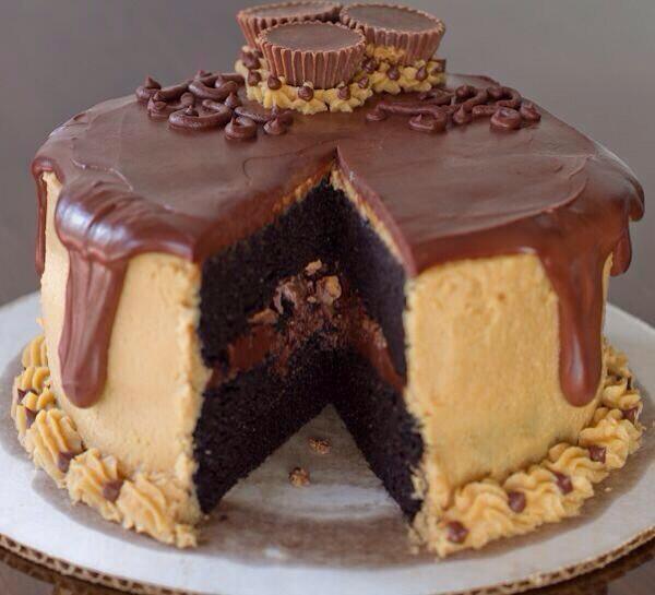 Djmagicmike2011's tweet photo. Here's a Cake to all the #Tweeople that follow me #TheFamily I see y'all #thanx #RT 〽️〽️™ http://t.co/dtQWQ7LLZg