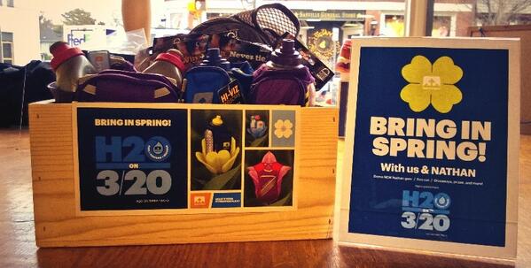 LeonoraPetrina's tweet image. #bringinspring w/ @NathanPerfGear &amp;amp; @SayvilleRunning fun run on 3/20 @ 6 pm. Demo gear, giveaways and more!