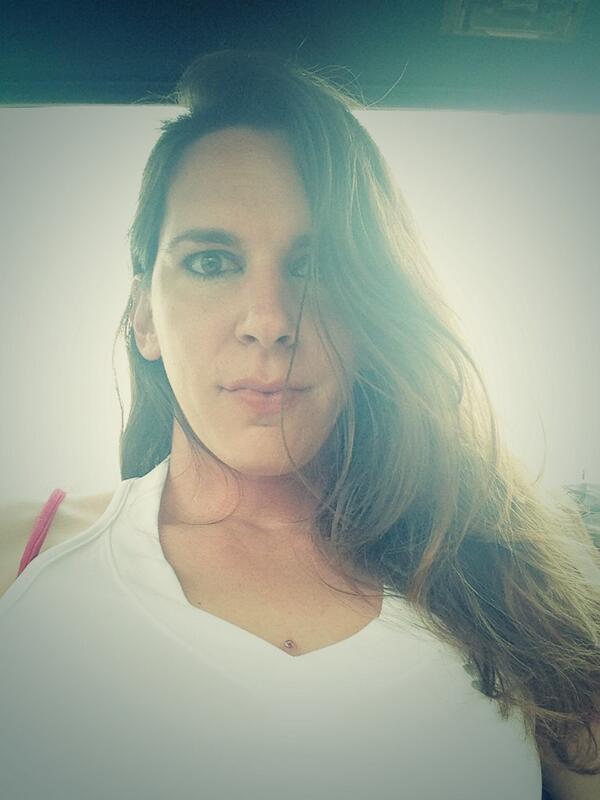 SavannahSaige's tweet photo. Bout time for the daily grind!!! I love my 9-5 though! Who wants to see pound my ass later tonight??? http://t.co/B8eVcVFLE9